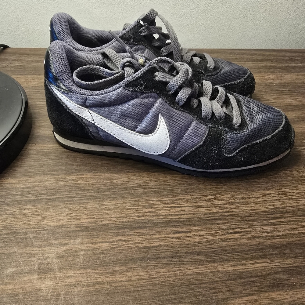 Nike Womens Genicco Suede Black Running Low Top Lace Up 2015 Size 6